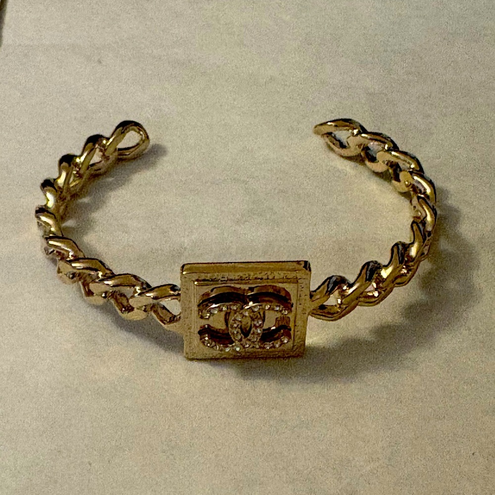 CHANEL Chain CC logo Crystal Cuff bracelet